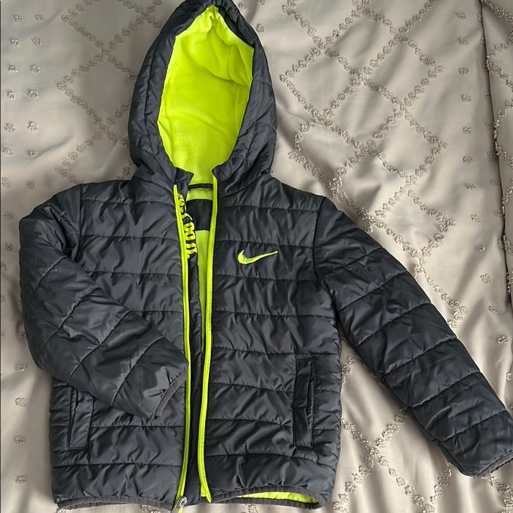 Nike Gray and Green Puffer Jacket with Quilted Design